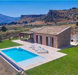 3 bedroom villa with infinity pool and jacuzzi, Scopello, sleeps 5-6